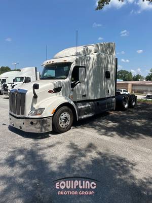 2017 Peterbilt 579 - Sleeper Truck